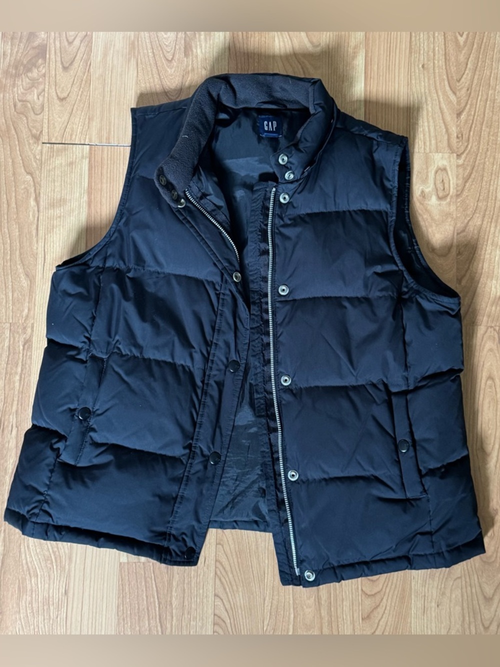 gap black puffer vest with zipper